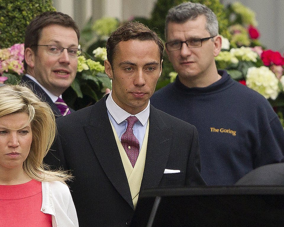 Ο χίπστερ μικρός αδελφός της Κέιτ Μίντλετον -Τα γυμνά και οι φωτογραφίες με τα γυναικεία ρούχα που όλοι θέλουν να... θάψουν [εικόνες] | iefimerida.gr 12