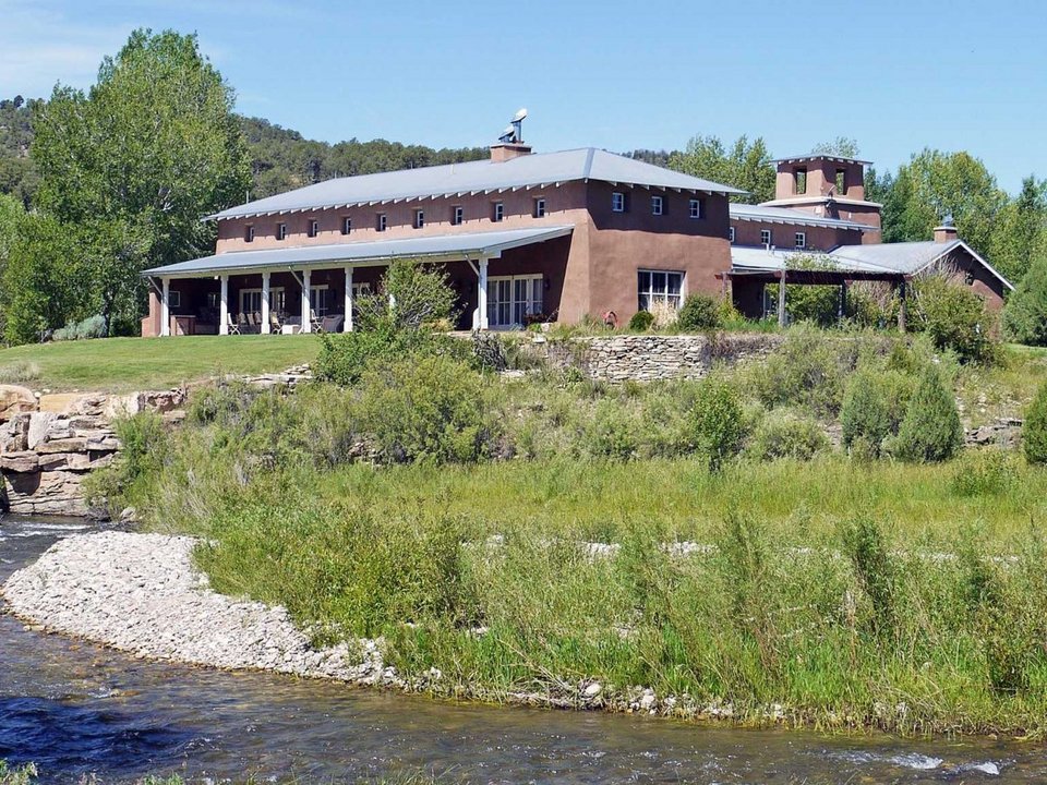 Η Τζέιν Φόντα βγάζει στο σφυρί το ράντσο της αξίας 19,5 εκατ. δολαρίων -Το έχει διακοσμήσει με κεφάλια ελαφιών και σέλες αλόγων [εικόνες] | iefimerida.gr 7