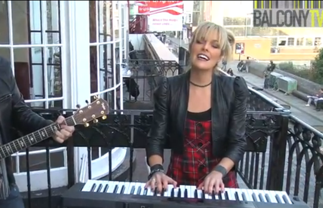 Tζέιν Μπάουι: Το πρωί δικηγόρος, το βράδυ τραγουδίστρια [εικόνες] | iefimerida.gr 2