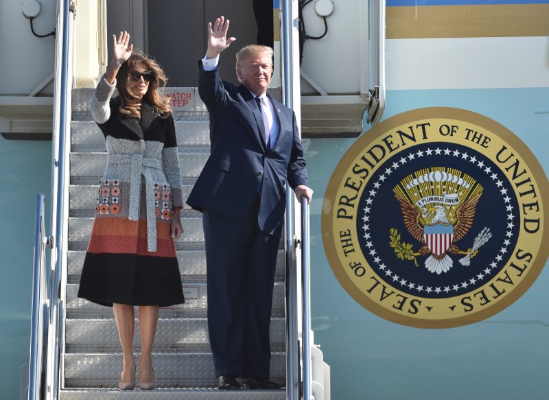 Το ιδιαίτερο παλτό της Μελάνια έκανε την Πρώτη Κυρία της Ιαπωνίας να περάσει... απαρατήρητη [εικόνες] | iefimerida.gr 3