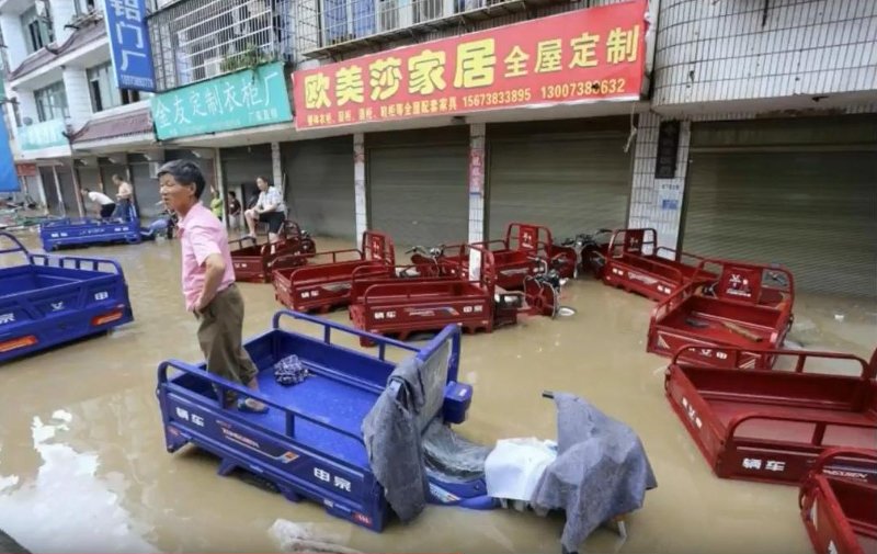 Καταρρακτώδεις βροχές στην Ιαπωνία: 400.000 εγκατέλειψαν τα σπίτια τους - 10 άτομα αγνοούνται [εικόνες & βίντεο] | iefimerida.gr 0