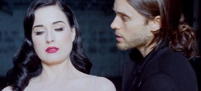 Η Ντίτα φον Τίζ καβάλα σε μηχανικό ταύρο σε βιντεοκλίπ που προκαλεί επιληψία [βίντεο]  | iefimerida.gr 0