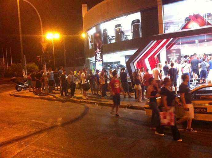 Απίστευτο: Ουρές στην Κηφισίας για εγγραφή στο... γυμναστήριο [εικόνες] | iefimerida.gr 0