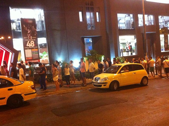 Απίστευτο: Ουρές στην Κηφισίας για εγγραφή στο... γυμναστήριο [εικόνες] | iefimerida.gr 1