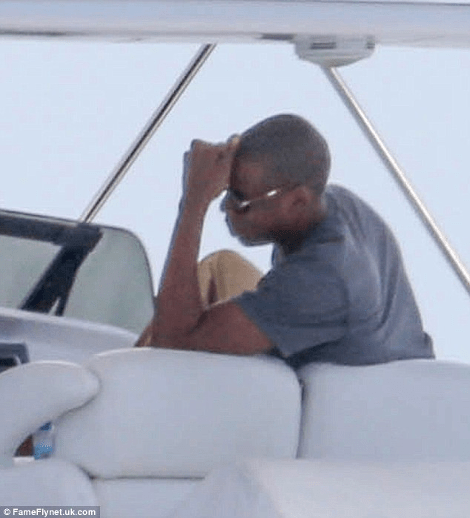 Beyoncé και Jay Z πήραν το 27,5 μέτρων σκάφος τους και όργωσαν το Μαϊάμι [εικόνες] | iefimerida.gr 4