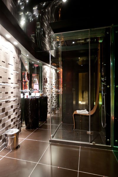 Η θρυλική σουίτα του «007» που αποτελεί την πιο περιζήτητη του παριζιάνικου ξενοδοχείου Seven [εικόνες]  | iefimerida.gr 2