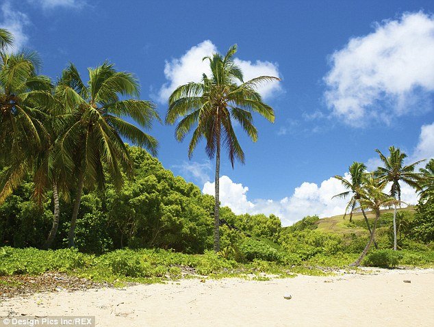 Γίνεται ο γάμος, λύνεται το μυστήριο: Η Jennifer Aniston τελικά παντρεύεται [εικόνες] | iefimerida.gr 0