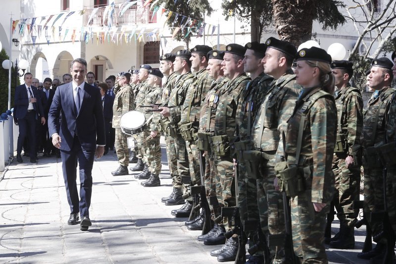 Στη Λήμνο ο Μητσοτάκης: Συναντήθηκε με αξιωματικούς της 130 Σμηναρχίας Μάχης, δασκάλους και παιδιά | iefimerida.gr 3