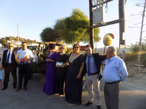 Kρήτη: Πήγαν να παντρευτούν με... στρατιωτικό τζιπ! [εικόνες] | iefimerida.gr 5