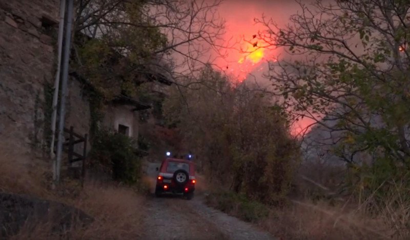 Πυρκαγιές στην Ιταλία- Πάνω από 1.000 άνθρωποι εγκατέλειψαν τα σπίτια τους [εικόνες] | iefimerida.gr 1