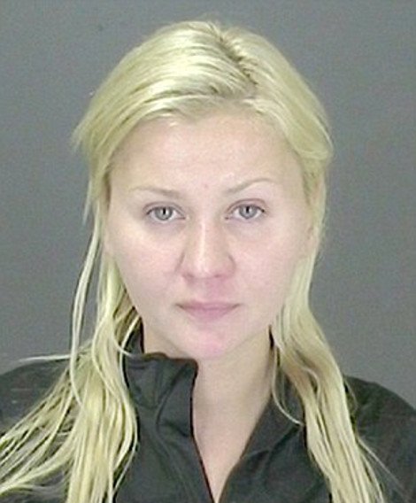 Ο «Λύκος της Γουόλ Στριτ» σε νέα έκδοση: Οργια και ναρκωτικά σε επενδυτική τράπεζα [εικόνες] | iefimerida.gr 3