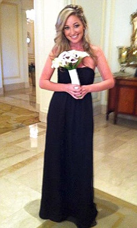 Η πρώτη επαγγελματίας παράνυμφος: Με λίγα χρήματα οργανώνει τον τέλειο γάμο κι ελπίζει να βρει και αυτή γαμπρό [εικόνες] | iefimerida.gr 2