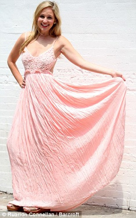 Η πρώτη επαγγελματίας παράνυμφος: Με λίγα χρήματα οργανώνει τον τέλειο γάμο κι ελπίζει να βρει και αυτή γαμπρό [εικόνες] | iefimerida.gr 0