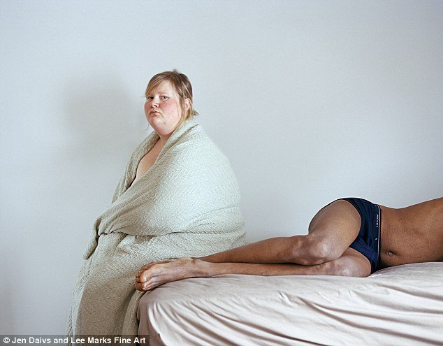 Καλλιτέχνης φωτογραφίζει τον εαυτό της επί 11 χρόνια -Μια σπαρακτική απεικόνιση με αίσιο τέλος [εικόνες] | iefimerida.gr 23