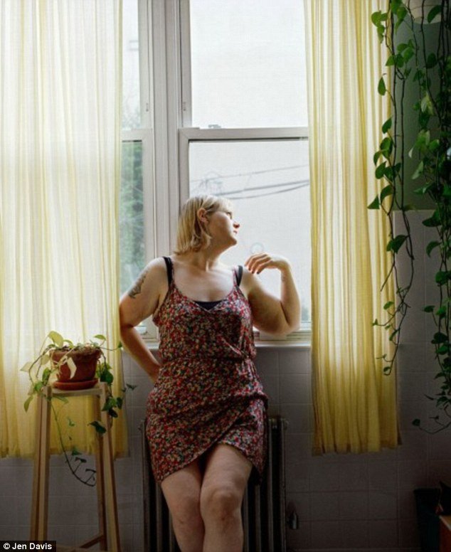 Καλλιτέχνης φωτογραφίζει τον εαυτό της επί 11 χρόνια -Μια σπαρακτική απεικόνιση με αίσιο τέλος [εικόνες] | iefimerida.gr 28