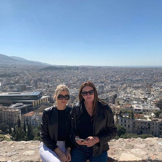 Με φόντο την Αθήνα