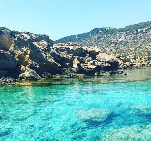 Υπέροχες φωτογραφίες της Τζένης Μπαλατσινού από τη Νίσυρο με το επιβλητικό ηφαίστειο [εικόνες] | iefimerida.gr 0