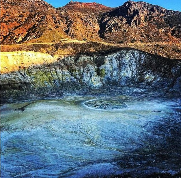 Υπέροχες φωτογραφίες της Τζένης Μπαλατσινού από τη Νίσυρο με το επιβλητικό ηφαίστειο [εικόνες] | iefimerida.gr 2