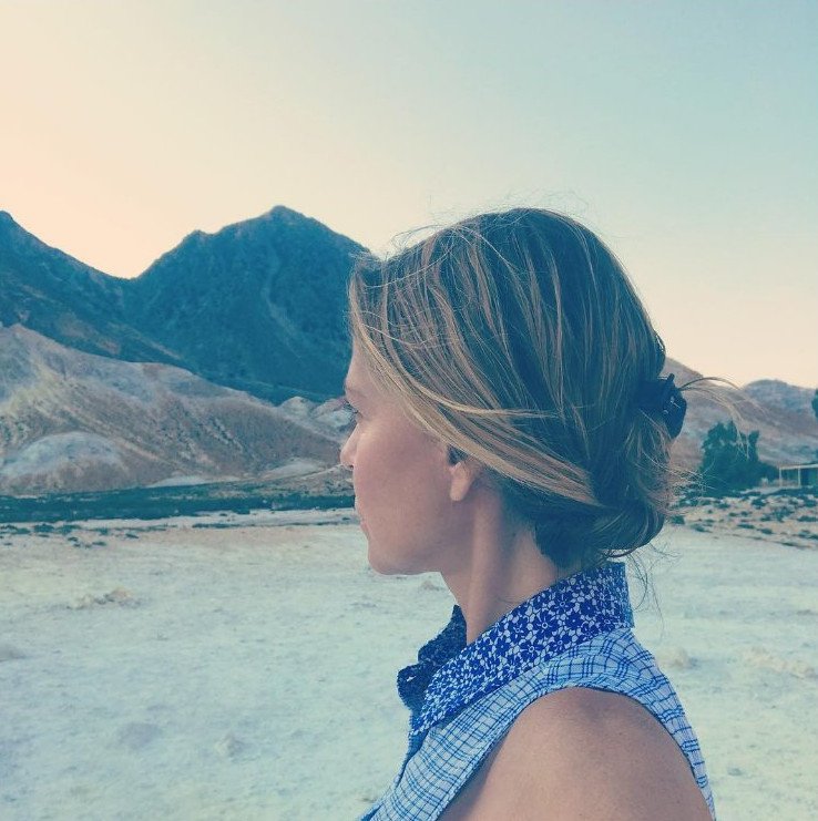 Υπέροχες φωτογραφίες της Τζένης Μπαλατσινού από τη Νίσυρο με το επιβλητικό ηφαίστειο [εικόνες] | iefimerida.gr 7