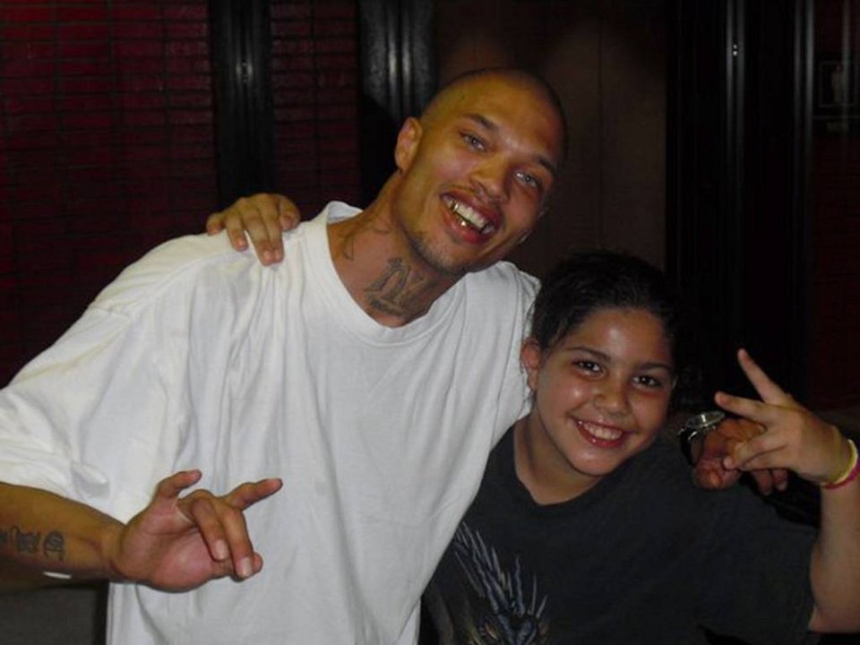 Ο καυτός γαλανομάτης κατάδικος που έγινε viral, αλλάζει ριζικά [εικόνες] | iefimerida.gr 6