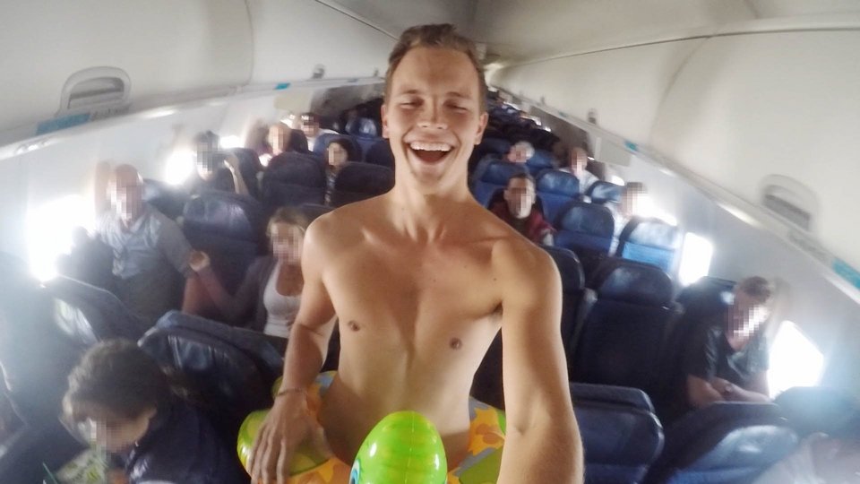 Η απίστευτη ιστορία του Τζερόμ Τζαρ: Από άστεγος στη N. Υόρκη, πλούσιος χάρη στα ανόητα βίντεό του [εικόνες & βίντεο] | iefimerida.gr 0