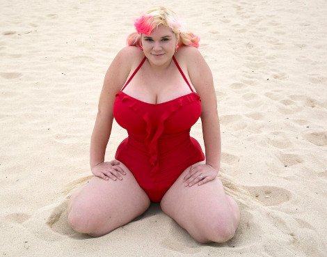 «Κολλημένη» με τη Τζέσικα Ράμπιτ -Νεαρή Βρετανίδα υποβάλλεται σε βασανιστήρια για να μοιάσει στο σέξι καρτούν [εικόνες] | iefimerida.gr 4