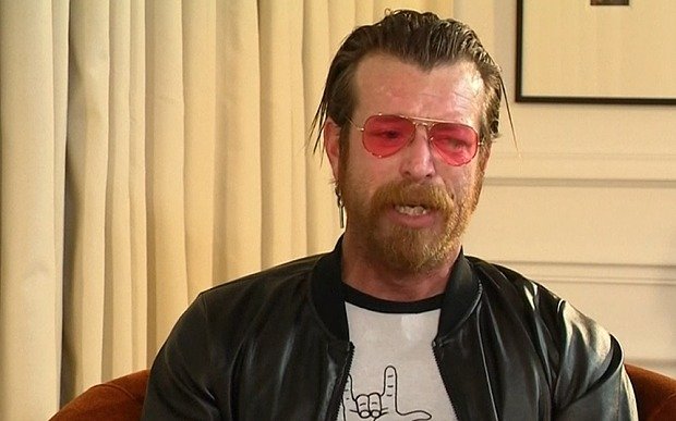 Οι Eagles of Death Metal τραγουδούν σήμερα στο Παρίσι - «Kαλό είναι να έχουν όλοι από ένα όπλο», είπε ο τραγουδιστής [εικόνες] | iefimerida.gr 0