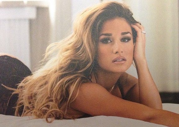 Αυτή είναι η πιο καυτή έγκυος στον κόσμο: Φωτογραφήθηκε για το περιοδικό GQ [εικόνες] | iefimerida.gr 9