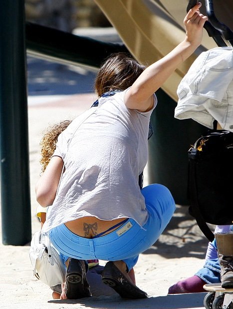 Το τατουάζ της Τζέσικα Aλμπα σε απόκρυφο σημείο και το σέξι εσώρουχο [εικόνες] | iefimerida.gr 0