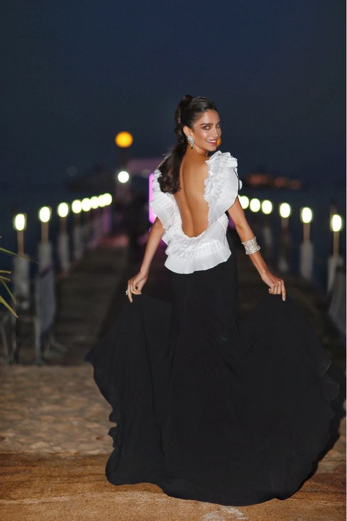 Διάσημα μοντέλα με μοναδικές δημιουργίες Celia Kritharioti στο πάρτι της Ναόμι Κάμπελ [εικόνες]  | iefimerida.gr 5