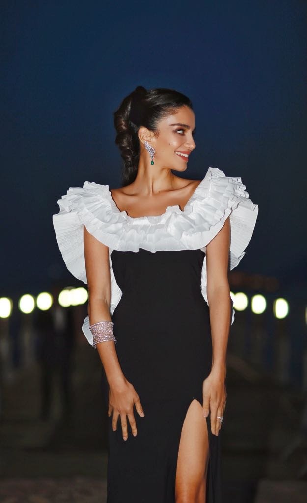 Διάσημα μοντέλα με μοναδικές δημιουργίες Celia Kritharioti στο πάρτι της Ναόμι Κάμπελ [εικόνες]  | iefimerida.gr 6