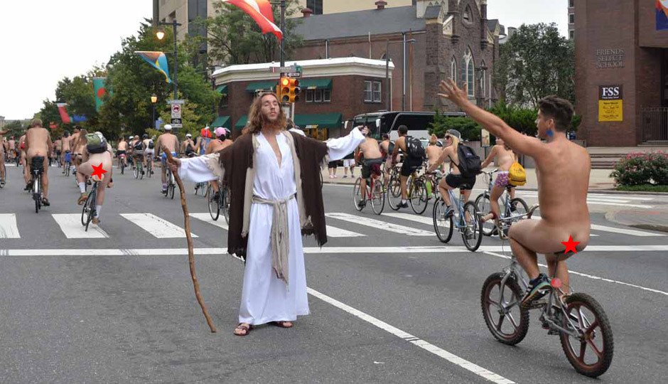 Ο Ιησούς της Φιλαδέλφειας: Ενας 28χρονος κυκλοφορεί ντυμένος Χριστός και έχει χιλιάδες οπαδούς [εικόνες] | iefimerida.gr 9