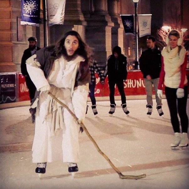 Ο Ιησούς της Φιλαδέλφειας: Ενας 28χρονος κυκλοφορεί ντυμένος Χριστός και έχει χιλιάδες οπαδούς [εικόνες] | iefimerida.gr 5