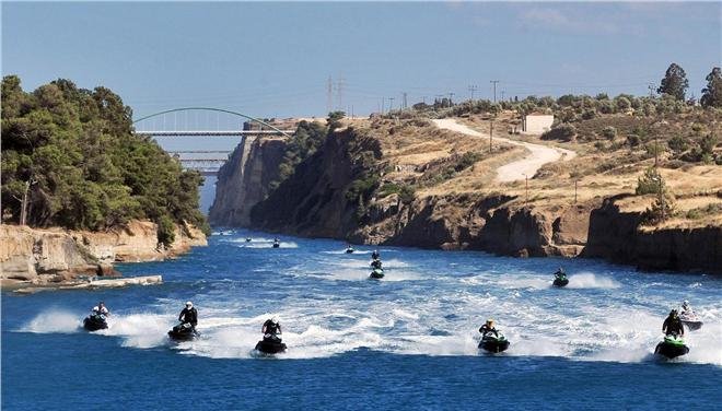 Υπερθέαμα στη διώρυγα της Κορίνθου: Παγκόσμιος αγώνας jet ski [εικόνες] | iefimerida.gr 2