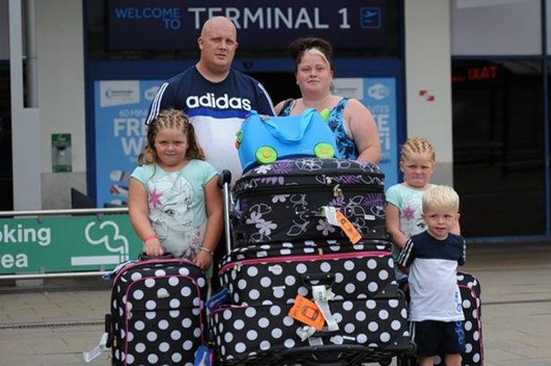 Τρόμος στον αέρα: Φτερό αεροπλάνου έπιασε φωτιά - Ούρλιαζαν επιβάτες και πλήρωμα [εικόνα & βίντεο] | iefimerida.gr 0