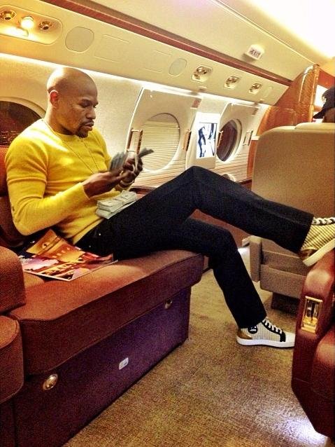 Η ζωή του πιο πλούσιου μποξέρ στον κόσμο -Αυτοκίνητα 7 εκατ. ευρώ, ιδιωτικό τζετ και γυναίκες να χορεύουν μόνο γι' αυτόν [εικόνες & βίντεο] | iefimerida.gr 4