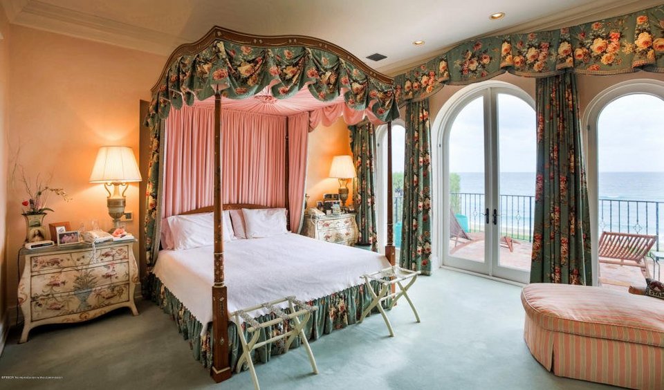 Στο σφυρί το ιστορικό σπίτι των Κένεντι στο Παλμ Μπιτς: Πωλείται για 38.500.000 δολάρια [εικόνες] | iefimerida.gr 15