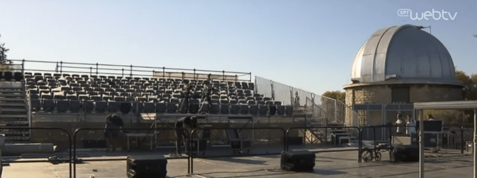 Εστησαν εξέδρα στην Πνύκα για τον Μακρόν [εικόνες] | iefimerida.gr 2