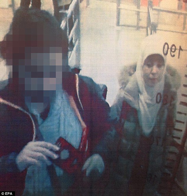 Η στιγμή που η σύντροφος του Κουλιμπαλί φτάνει στην Τουρκία -Πώς ξέφυγε η γυναίκα που έψαχνε όλη η Γαλλία [εικόνες & βίντεο] | iefimerida.gr 2