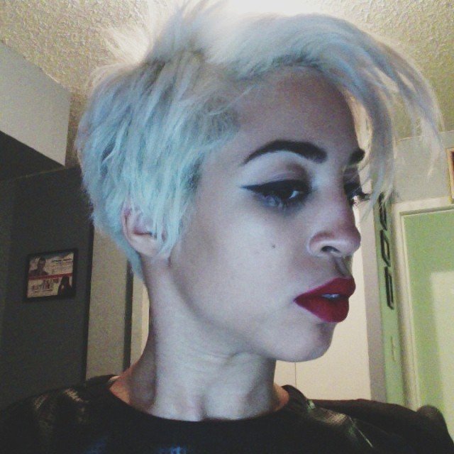 Η κοπέλα με μυϊκή δυστροφία που κατάφερε να γίνει μοντέλο κάνοντας το όνειρό της πραγματικότητα [εικόνες]  | iefimerida.gr 0