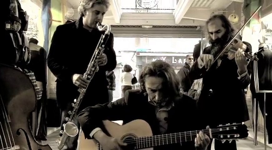 Tζιμ Γιαμουρίδης, ένας Ελληνας της Αυστραλίας μεγαλουργεί: Τραγουδάει τζαζ-ροκ και σαρώνει παντού [εικόνες+βίντεο] | iefimerida.gr 0