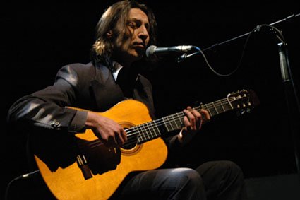 Tζιμ Γιαμουρίδης, ένας Ελληνας της Αυστραλίας μεγαλουργεί: Τραγουδάει τζαζ-ροκ και σαρώνει παντού [εικόνες+βίντεο] | iefimerida.gr 1