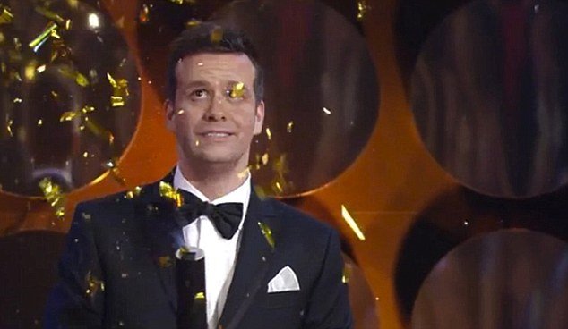 Σωσίας του Τζιμ Κάρεϊ κατάφερε να ξεγελάσει τους πάντες σε βραβεία -Τον αντιμετώπισαν σαν σταρ [εικόνες & βίντεο] | iefimerida.gr 0