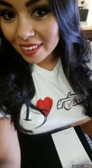 H καλλονή ταβερνιάρισσα που ταΐζει τους αστέγους και έγινε viral [εικόνες] | iefimerida.gr 3