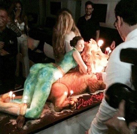 Χλιδή και λάμψη στο πάρτι γενεθλίων της Τζένιφερ Λόπεζ -Πόσα κεράκια έσβησε η Λατίνα σταρ [εικόνες] | iefimerida.gr 3