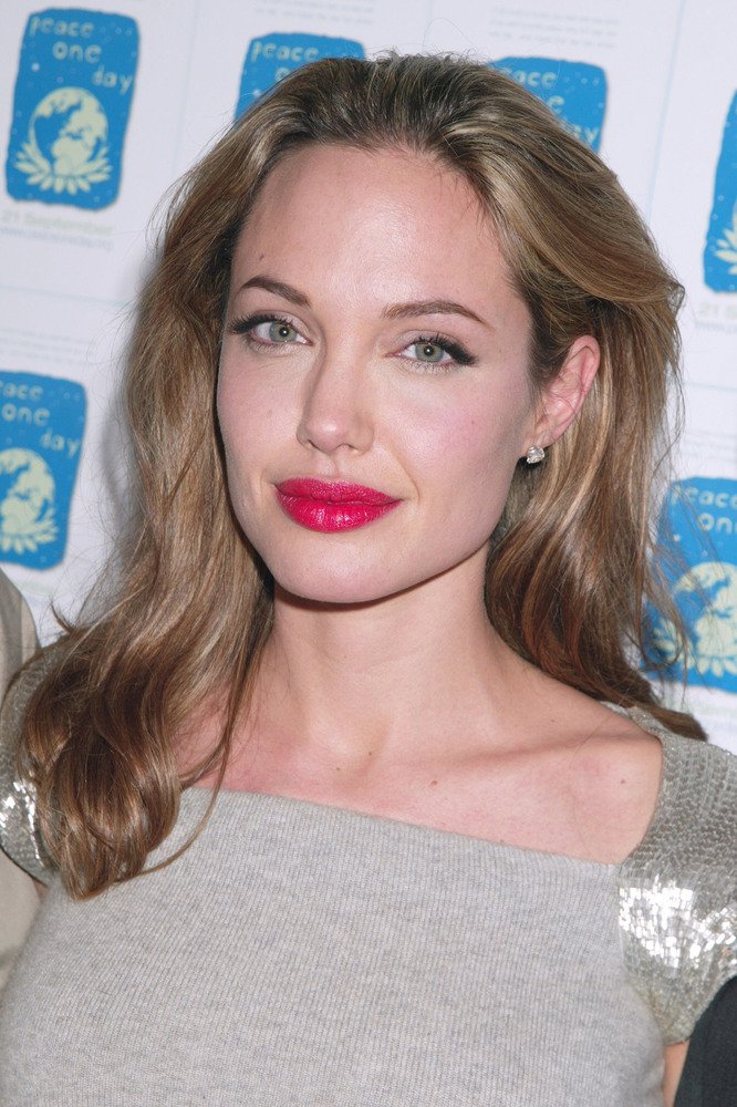 Λαμπερές σταρ του Χόλιγουντ όπως δεν τις έχουμε συνηθίσει -Με το φυσικό χρώμα μαλλιών [εικόνες] | iefimerida.gr 5