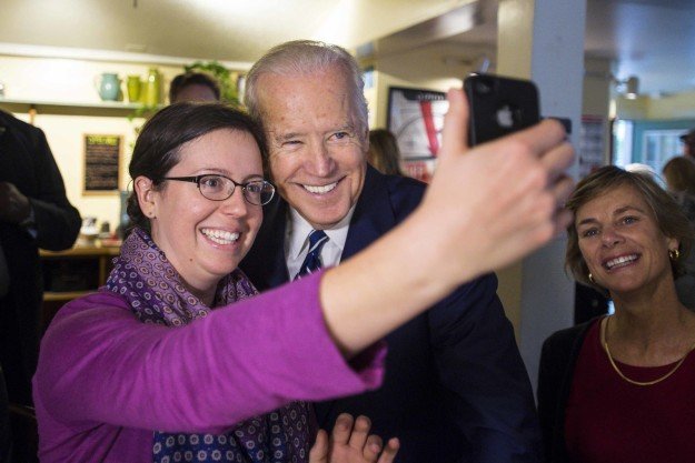 Η απίστευτη χαρά του αντιπροέδρου των ΗΠΑ Τζο Μπάιντεν όταν βρήκε ψιλά στο δρόμο [εικόνες] | iefimerida.gr 1