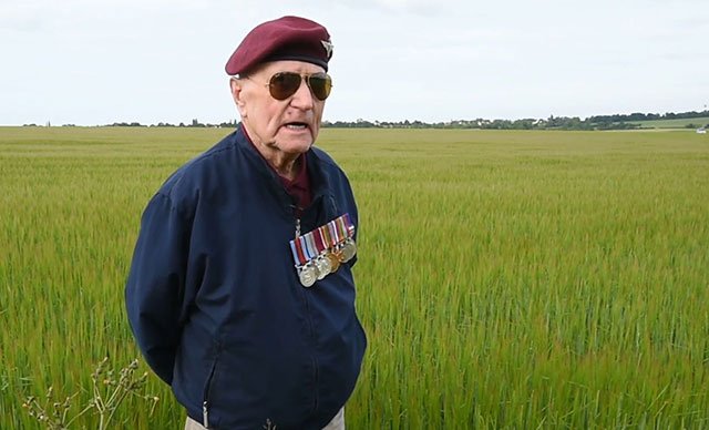 Πήδηξε με αλεξίπτωτο σε ηλικία 89 ετών -Ατρόμητος βετεράνος πολέμου επανέλαβε την απόβαση στη Νορμανδία [εικόνες] | iefimerida.gr 2