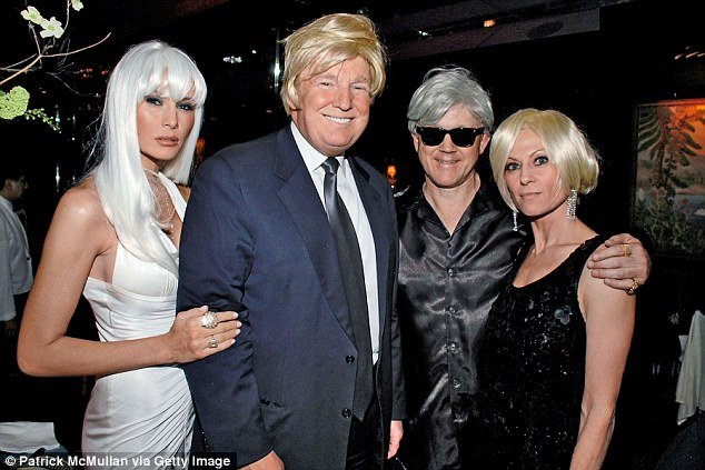 Αυτόν όρισε ο Τραμπ πρέσβη στη Βρετανία -Κληρονόμος της Johnson, άφησε την κόρη του να πεθάνει σε έπαυλη με ποντίκια [εικόνες]  | iefimerida.gr 0