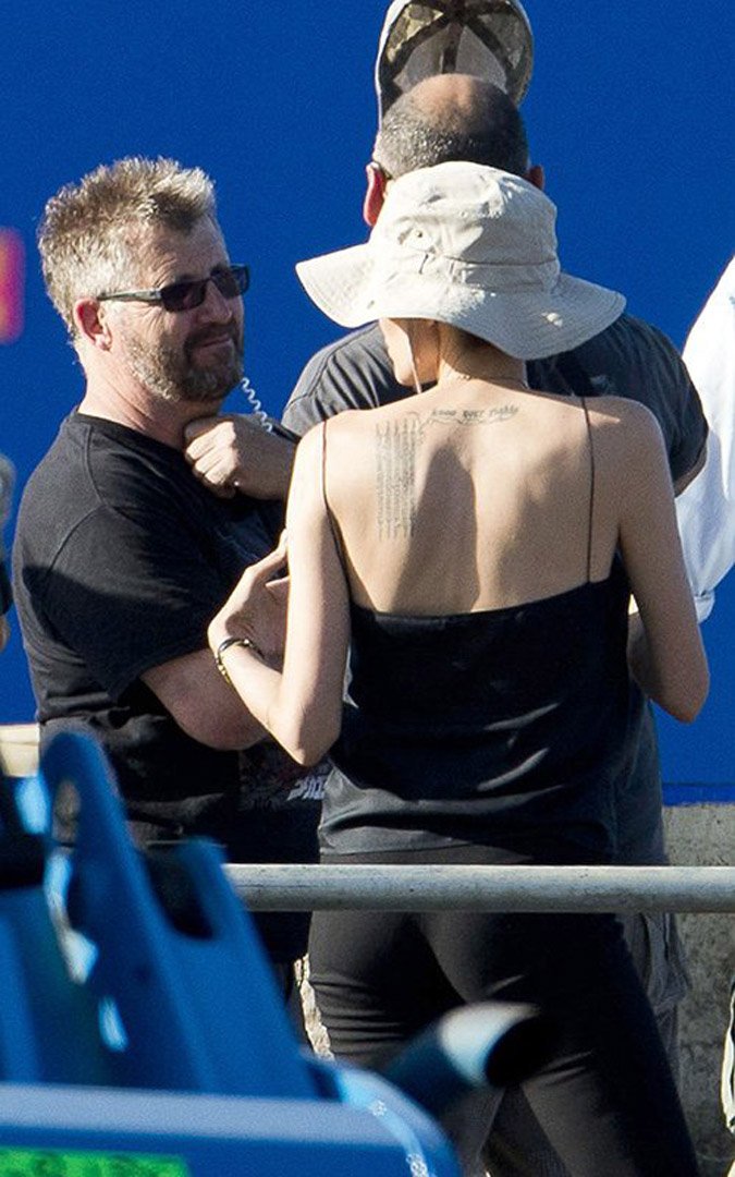 Υπέροχη Αντζελίνα Τζολί -με στήθος!- Γυρίζει τη νέα της ταινία [εικόνες] | iefimerida.gr 0